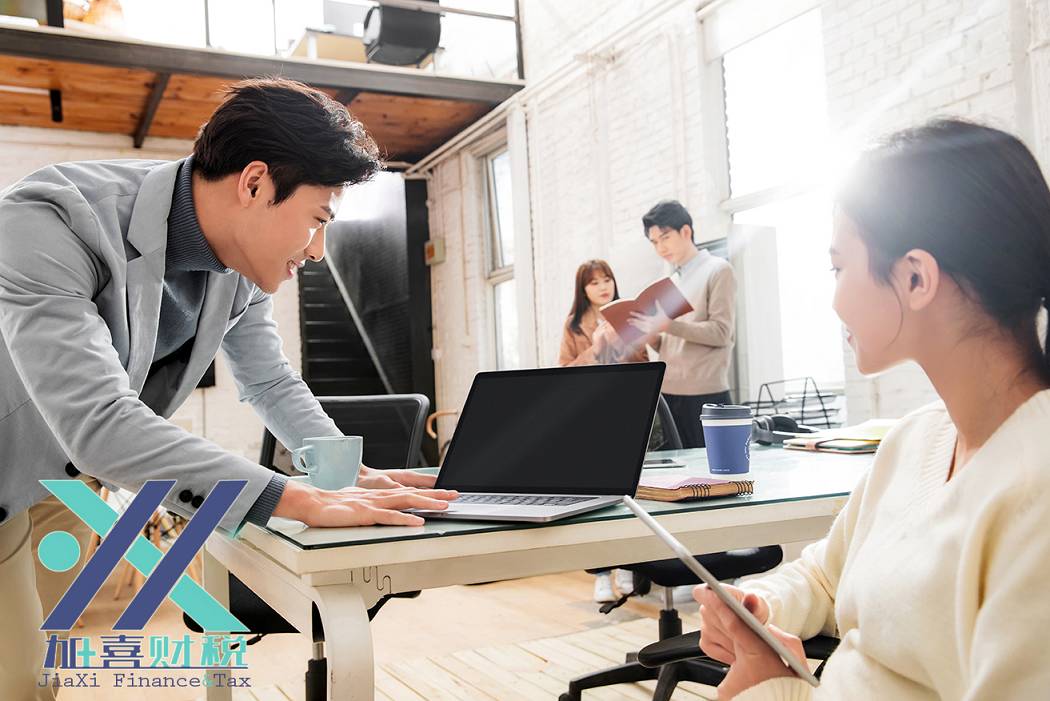 What are the debt-to-equity ratio limits under China's thin capitalization rules?  